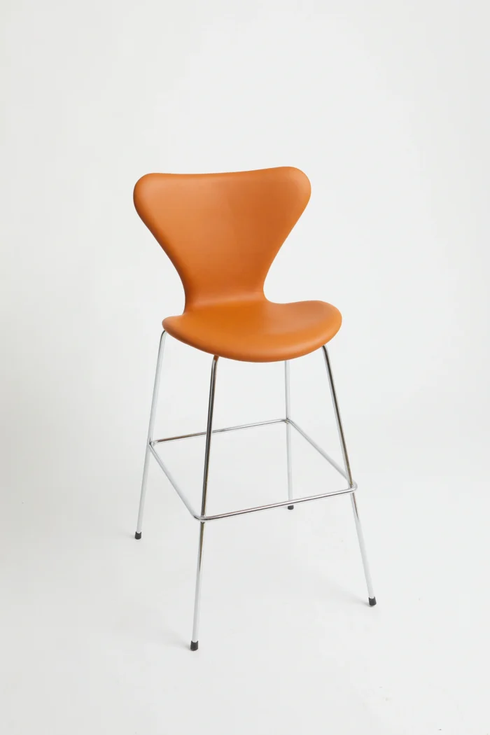 3197 Cognac semi anilin  – Arne Jacobsen Barstole