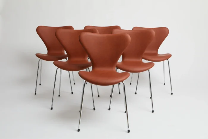 3107 brandy semi anilin – Arne Jacobsen (6) Møbler