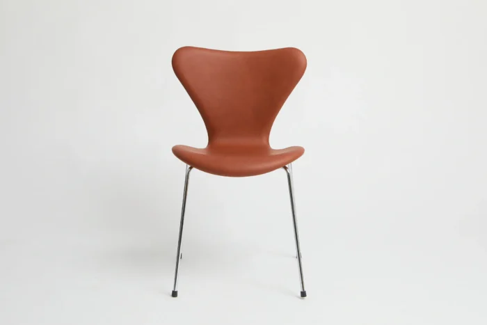 3107 brandy semi anilin  – Arne Jacobsen originale stel. Kontorstole