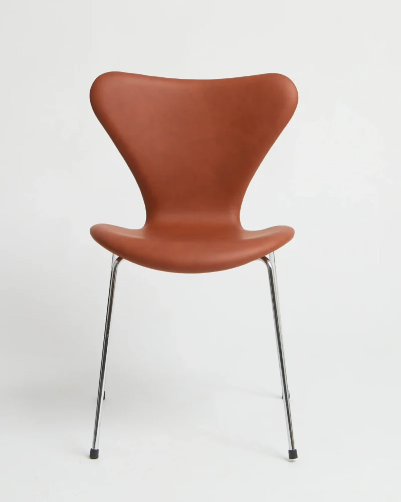 3107 brandy semi anilin  – Arne Jacobsen