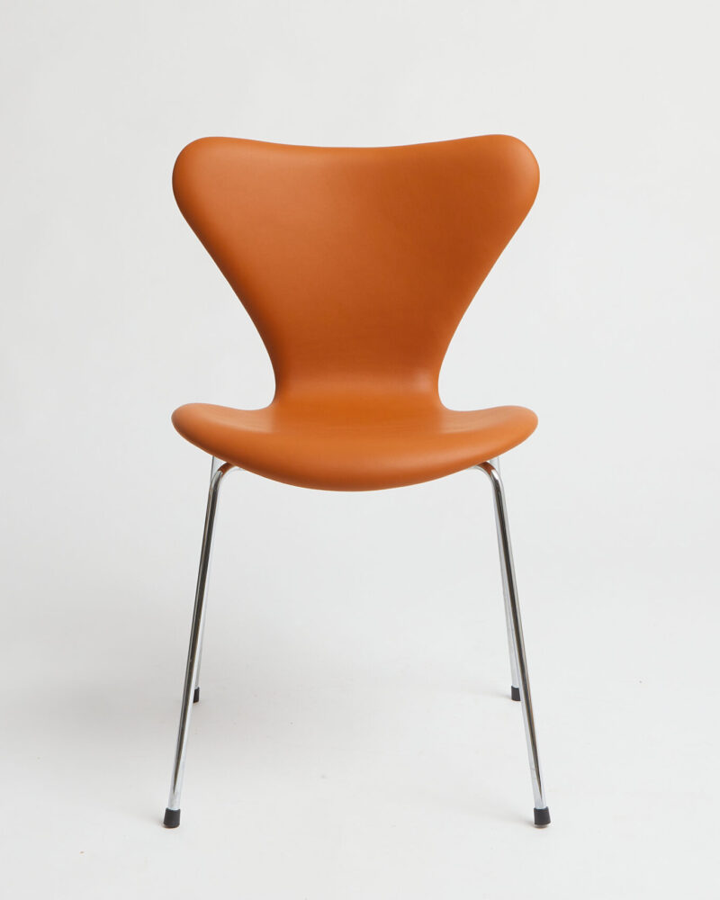 3107 Cognac semi anilin – Arne Jacobsen