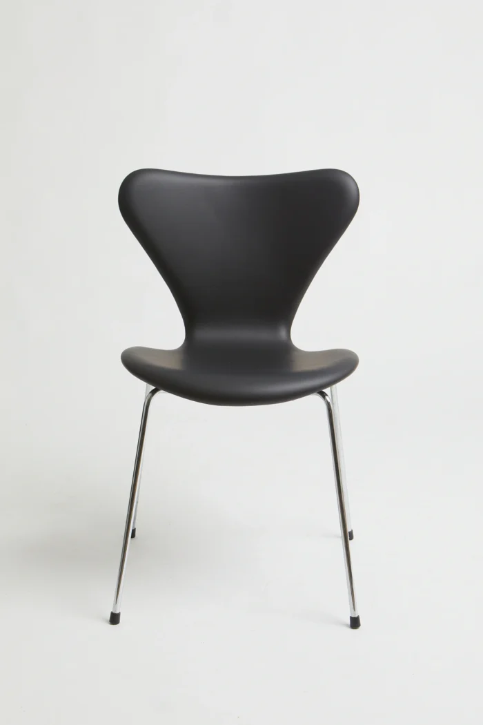 3107 Sort semi anilin – Arne Jacobsen Kontorstole