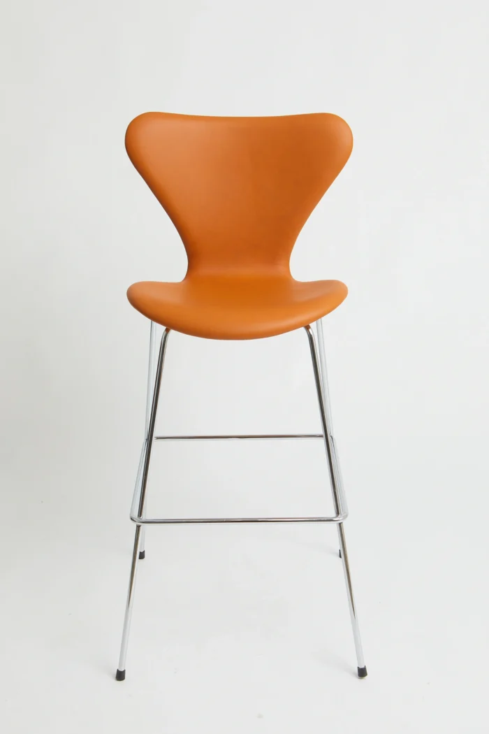 3197 Cognac semi anilin  – Arne Jacobsen Barstole