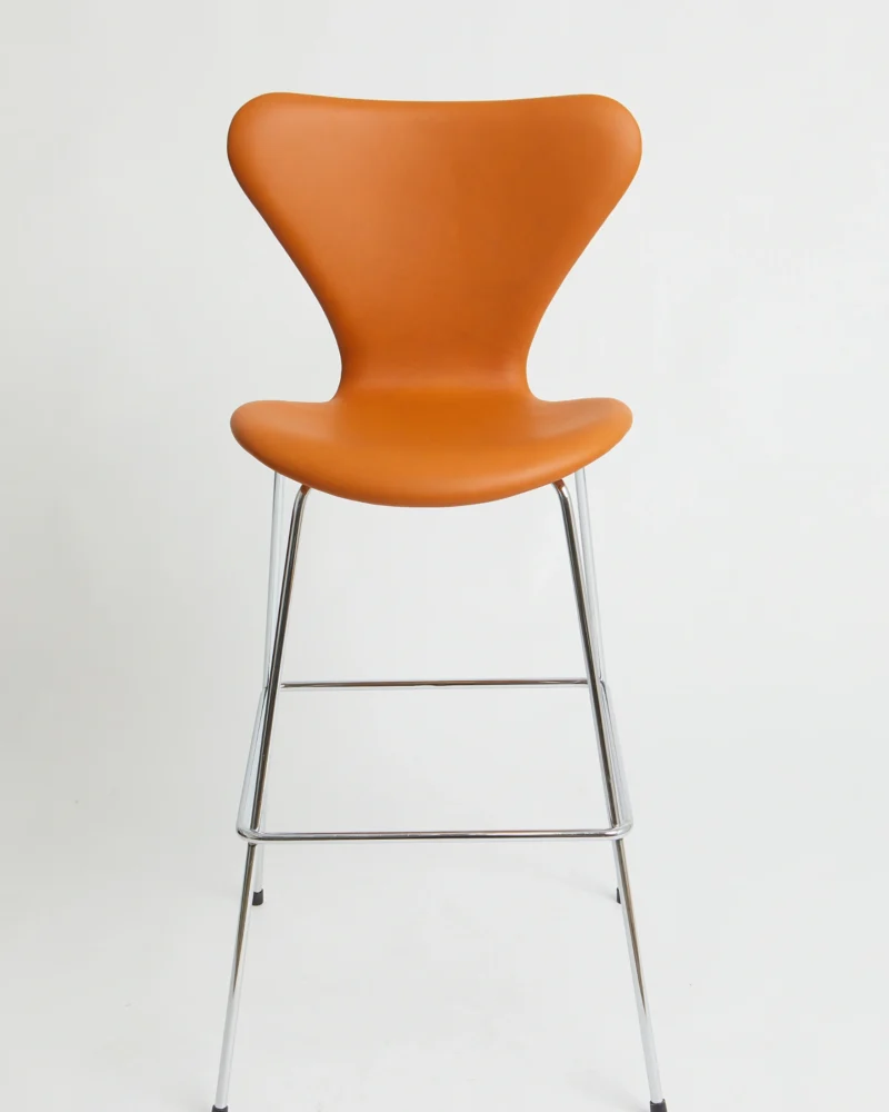 3197 Cognac semi anilin  – Arne Jacobsen