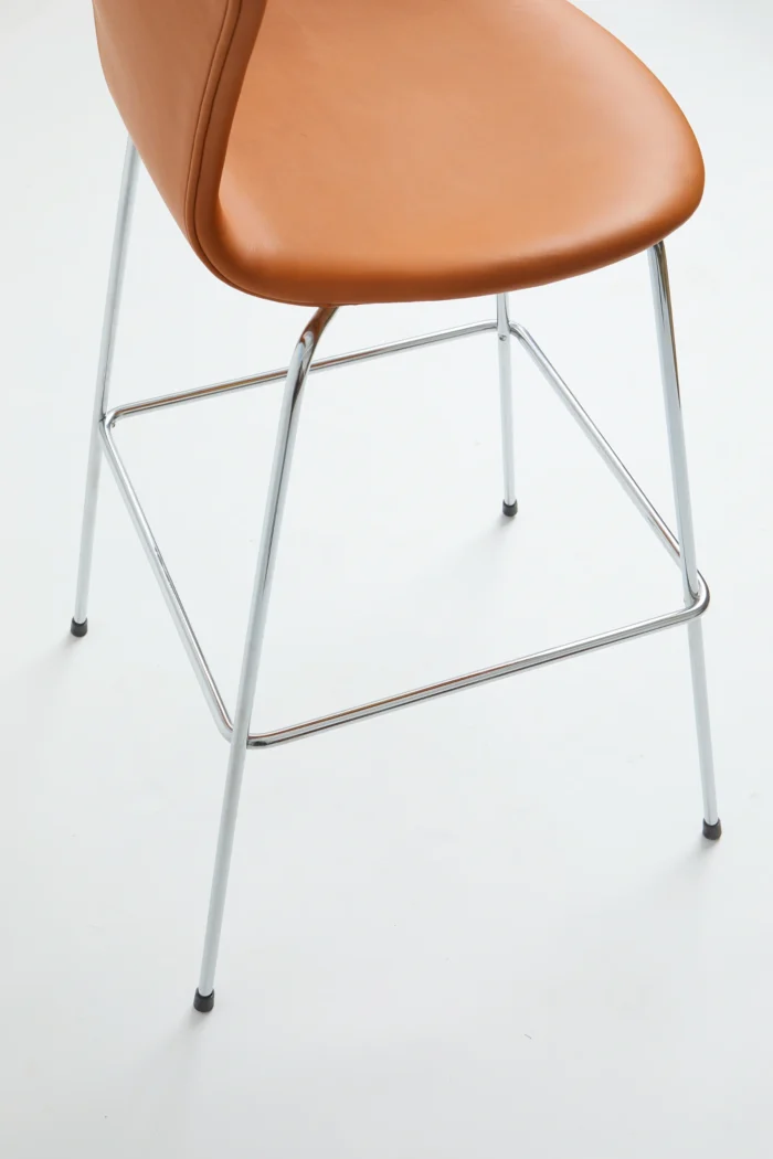 3197 Cognac semi anilin  – Arne Jacobsen Barstole