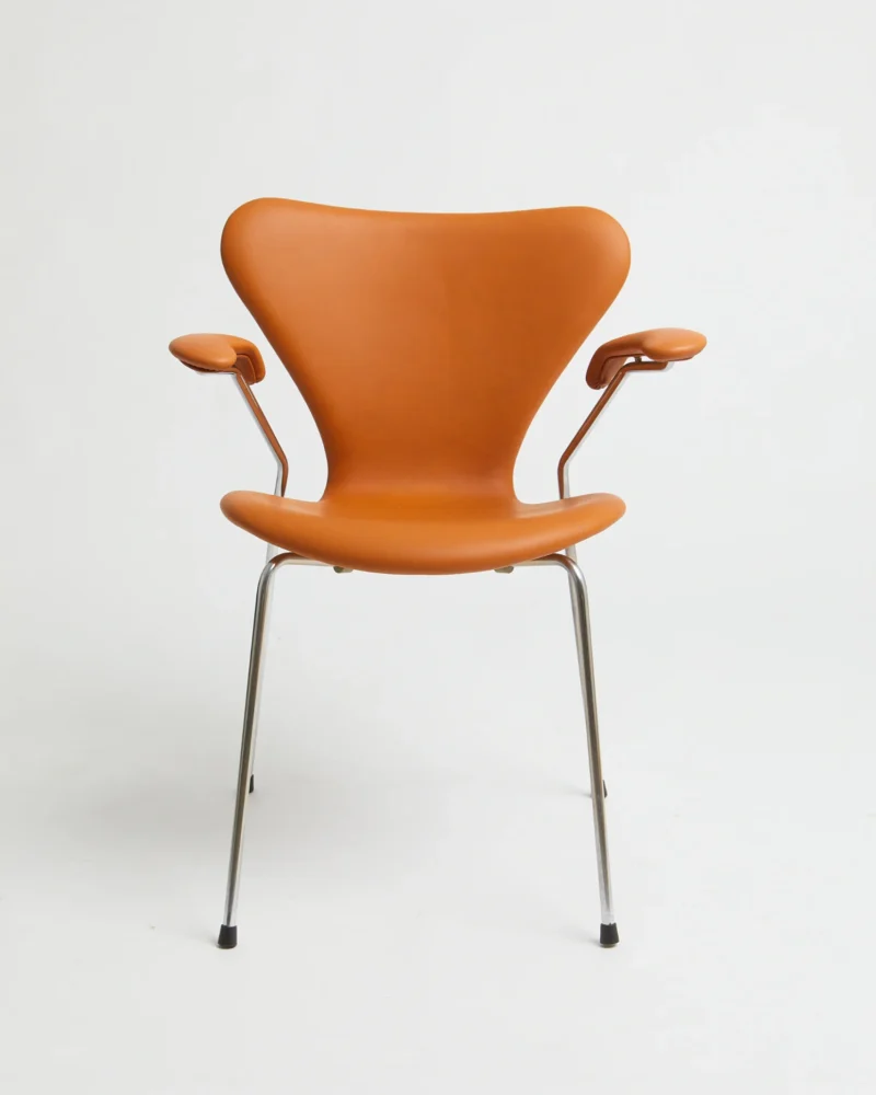 3207 cognac semi anilin – Arne Jacobsen