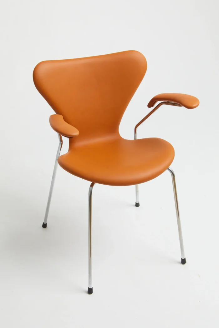 3207 cognac semi anilin – Arne Jacobsen Kontorstole