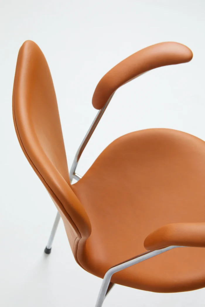 3207 cognac semi anilin – Arne Jacobsen Kontorstole