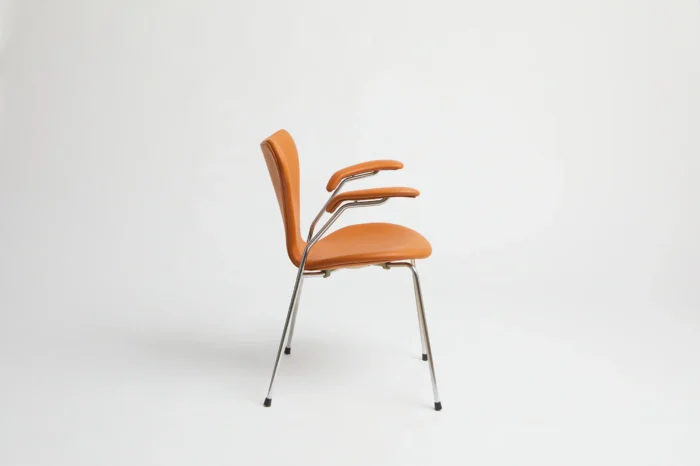 3207 cognac semi anilin – Arne Jacobsen Kontorstole