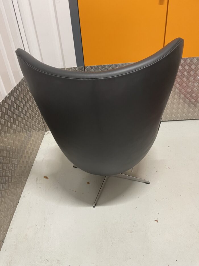 Ægget Elegance – Arne Jacobsen Lænestole